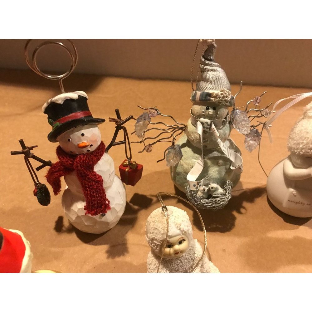 CHRISTMAS FIGURINES RANDOM MIXED LOT,  ONE HALLMARK 2011, OTHERS UNKNOWN - Picture 3 of 5